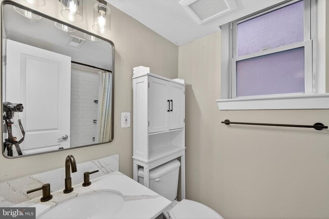 Building Photo - 420 16th St SE