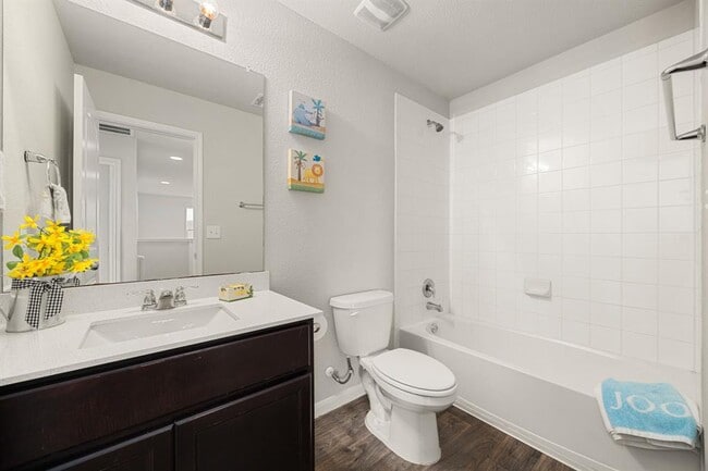 Building Photo - 13925 Heywood Dr