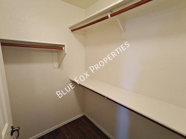 Building Photo - 2122 E Calle Arroyo Lindo