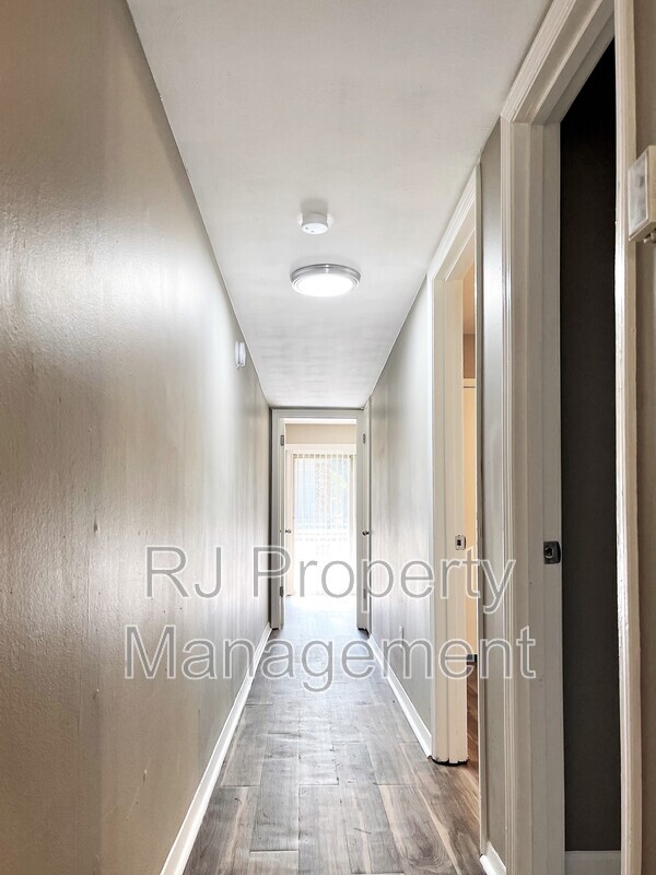 Building Photo - 2093 Jefferson Ave