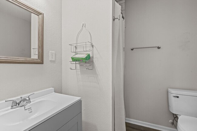 Building Photo - For Rent in Norfolk – Spacious 4 Bedroom Home!