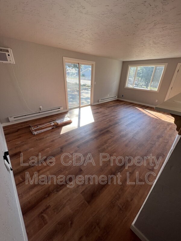 Building Photo - 1419 E Stiner Ave