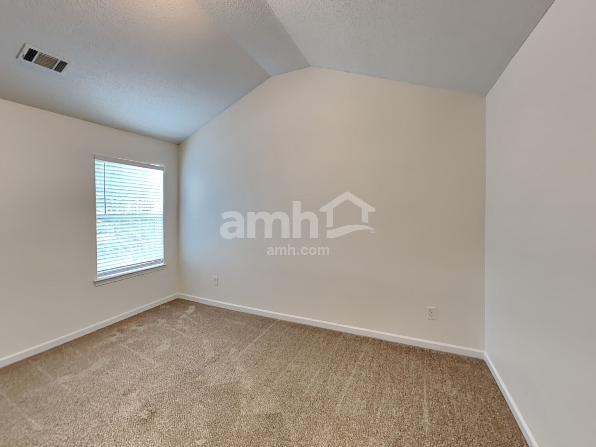 Building Photo - 131 Hidden Creek Dr