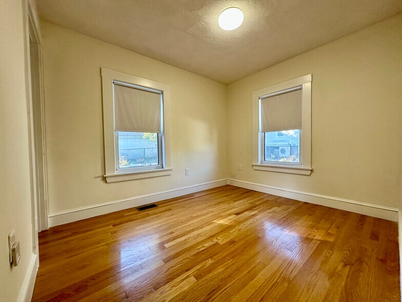 Building Photo - 7 Rifle Ct