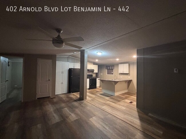 Building Photo - 402 Arnold Blvd
