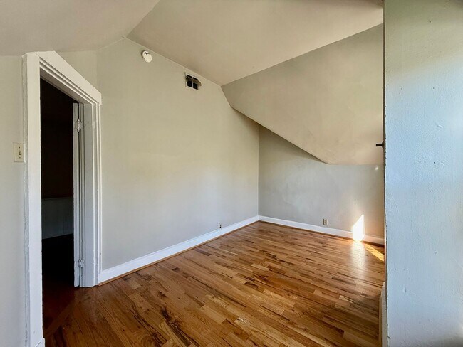 Building Photo - 30 Conklin St