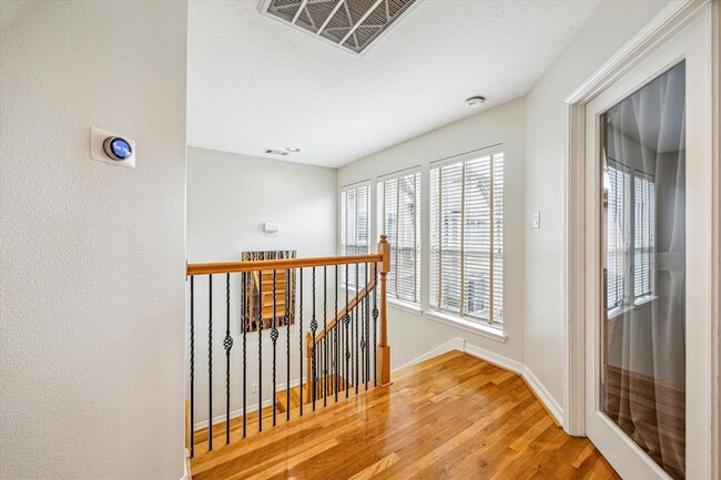 Building Photo - 107 Detering St