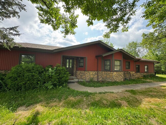 Building Photo - 3 Bedroom house