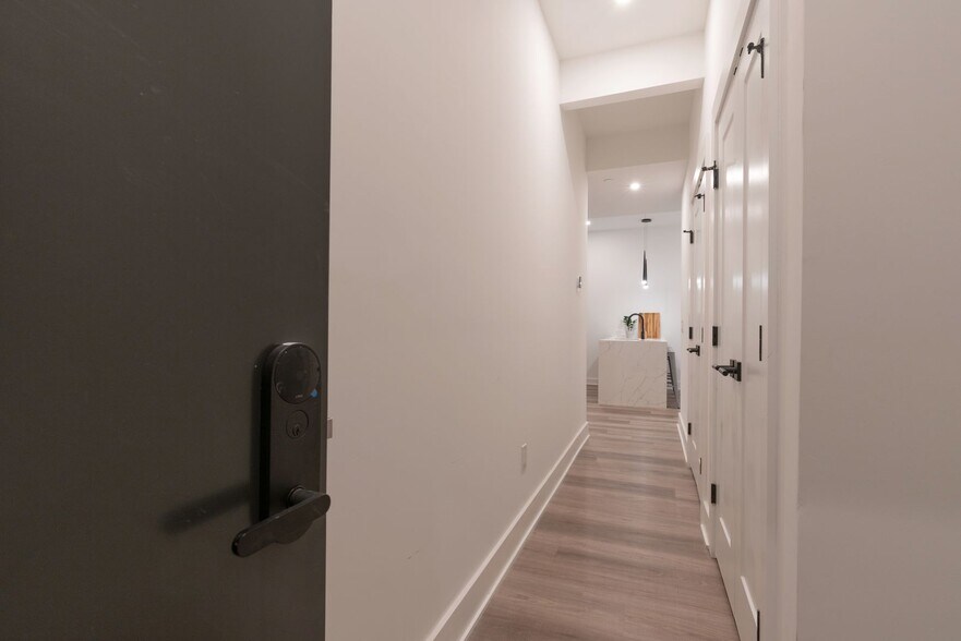 Building Photo - The Columbia