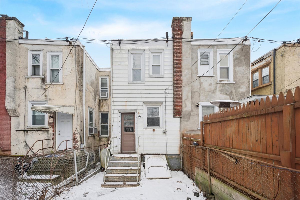 Building Photo - 1124 W 9th St