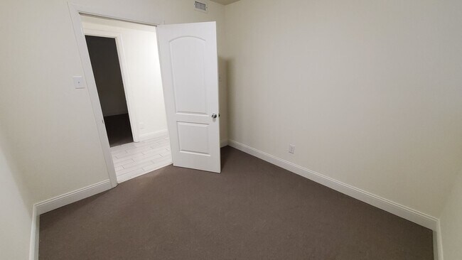 Building Photo - Residential/Office