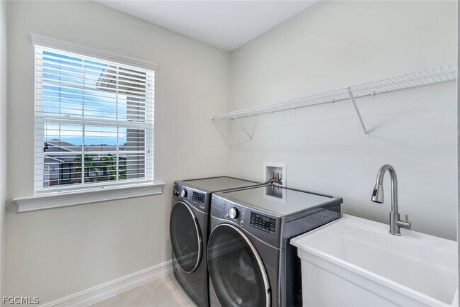 Building Photo - 421 Coral Reef Pl