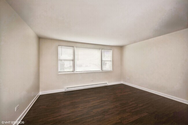 Building Photo - 5102 N Leonard Dr