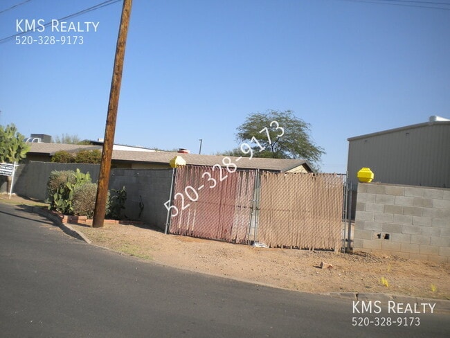 Building Photo - 2321 S Layton Pl