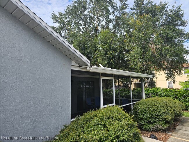 Building Photo - 1007 W Pleasant St