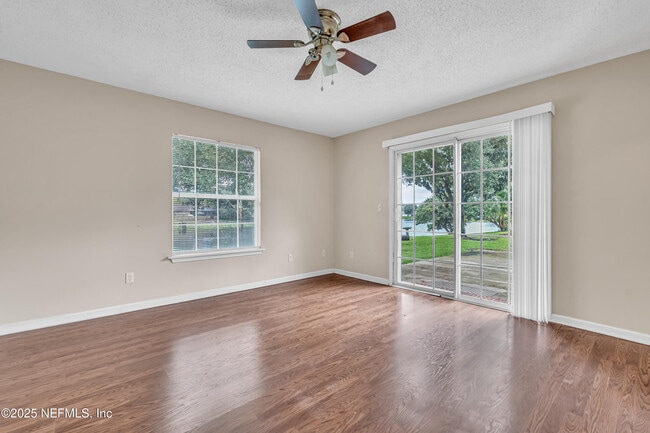 Building Photo - 2409 Cool Springs Dr S