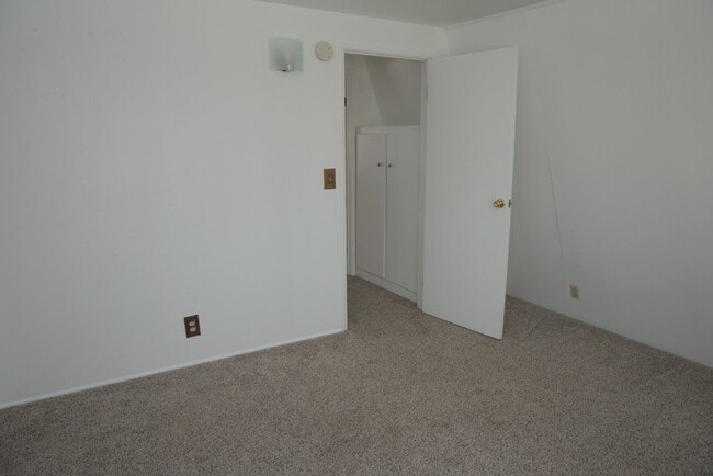 Building Photo - 690 Talmadge Rd