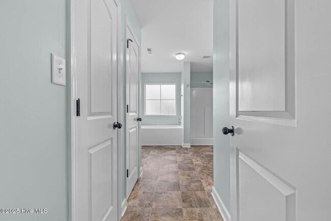 Building Photo - 106 Shallow Ct