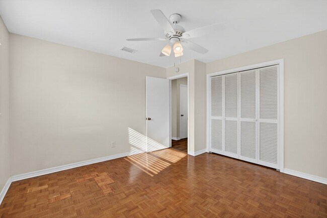 Building Photo - Home For Rent In Orange Park