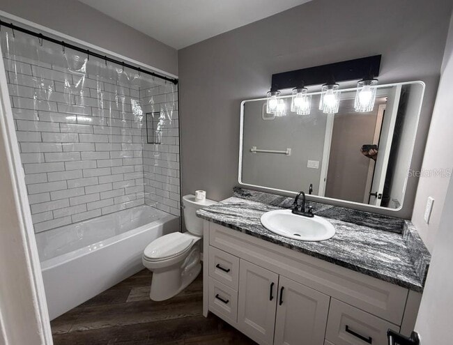 Building Photo - 5800 Hollywood Blvd