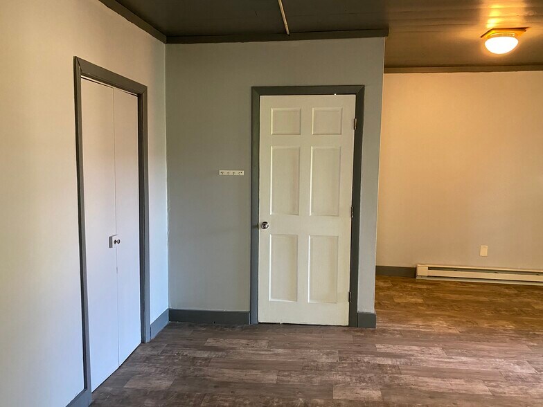 Building Photo - 95 Hall Ave