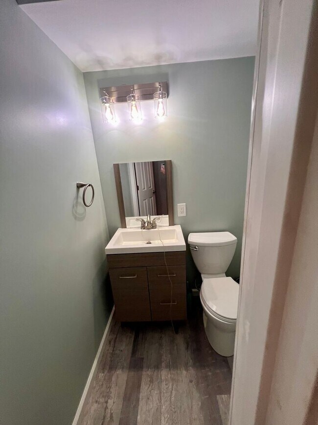 Building Photo - Cranberry - 6 bedroom 4 bathroom - Stunnin...
