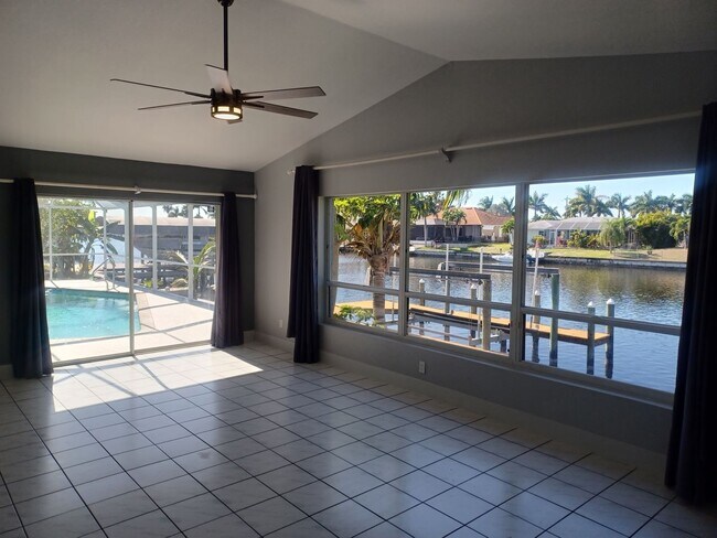 Building Photo - 4416 SW 24th Ave