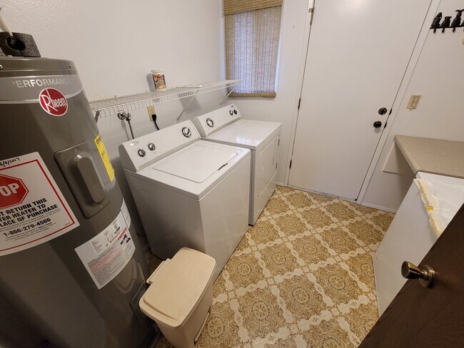 Building Photo - Smitty's RV Park