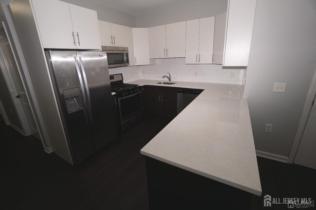 Building Photo - 475 Avenel St