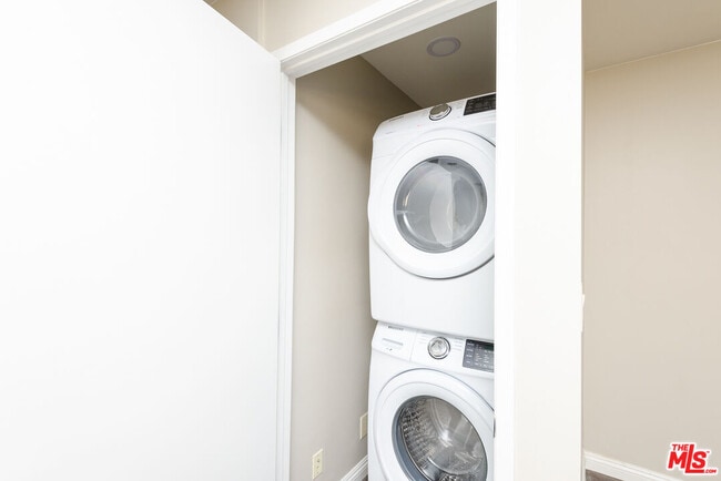 Building Photo - 1522 N Harvard Blvd