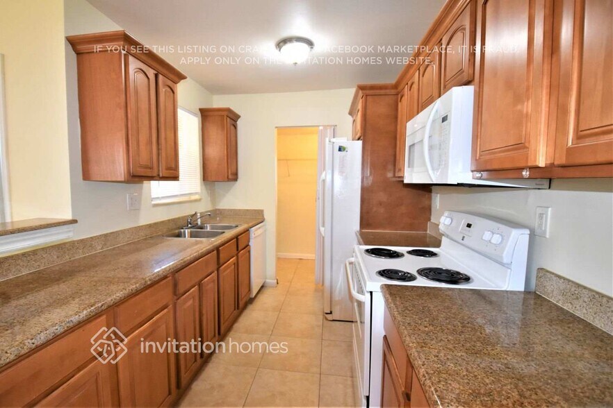 Building Photo - 2712 Alcazar Dr