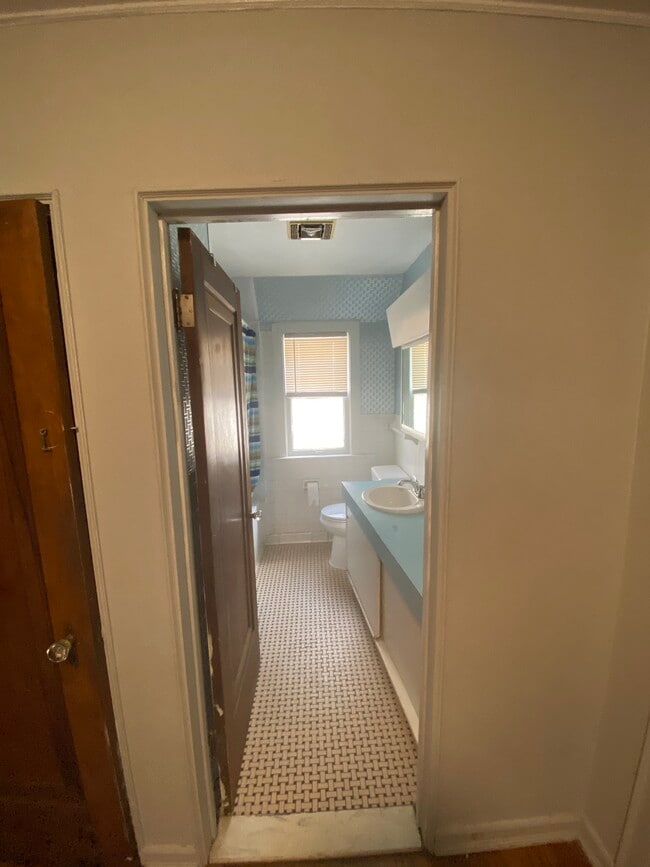 upper bathroom - 1033 Ackerman Ave