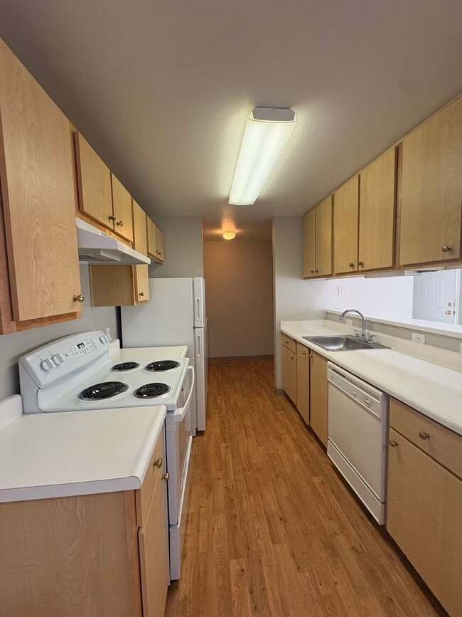 Building Photo - Apply by August 7th to receive FREE rent for the rest of August!