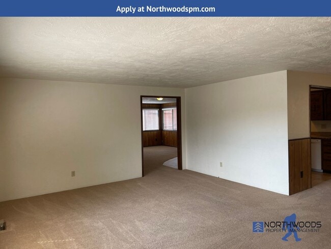 Building Photo - Very Nice 3 Bedroom 2 Bath Home-Located on a Corner Lot