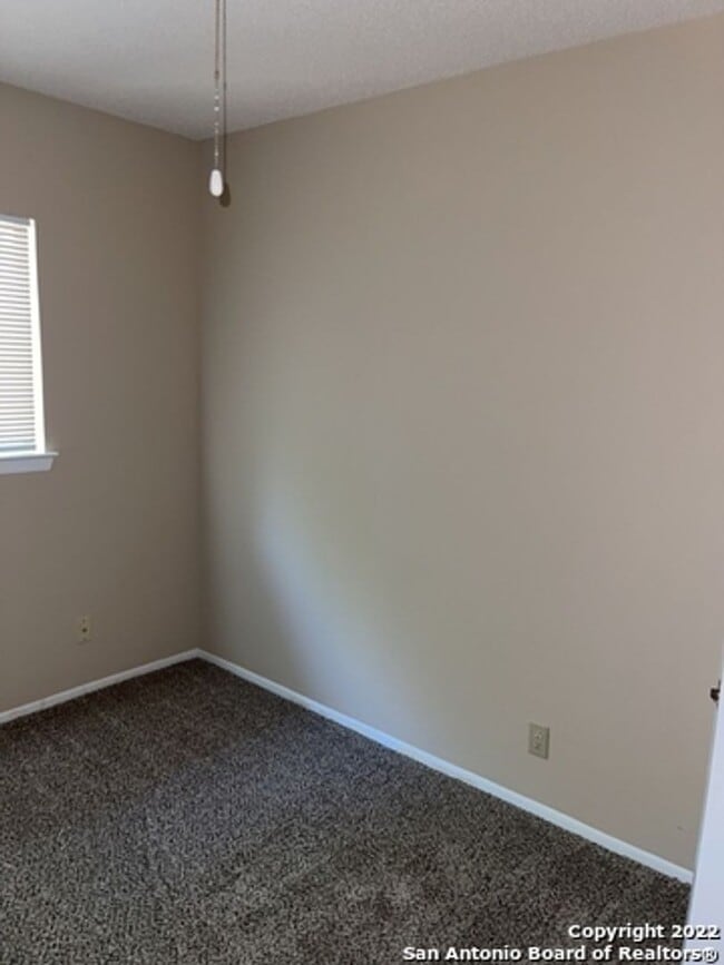 Building Photo - Close to UTSA