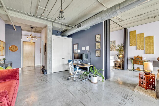 Building Photo - 425 N Andrews Ave