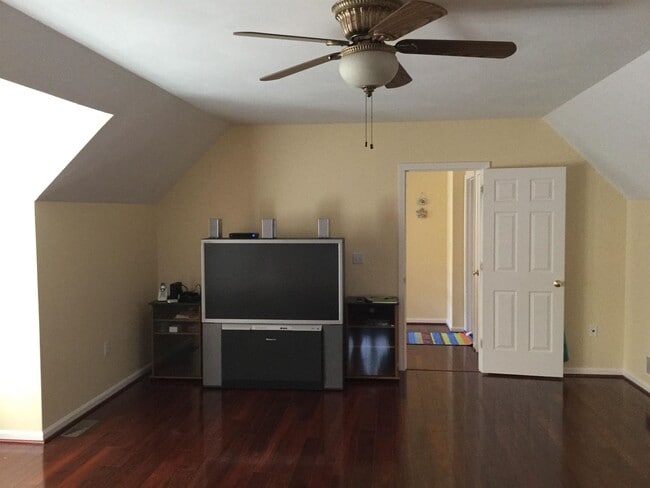 Building Photo - 122 Barbara Ln