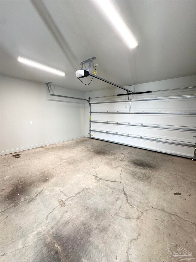 Building Photo - 1191 W Romana St