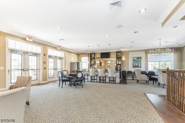 Building Photo - 119 Four Seasons Dr