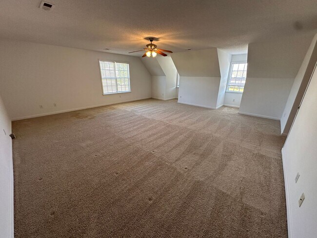 Building Photo - Beautiful 3 bedroom home on over 3/4 acres with huge garage.