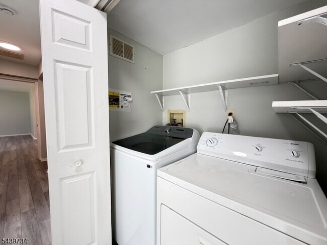 Building Photo - 511 Dunn Cir