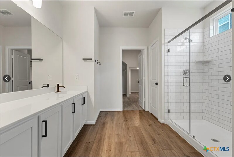 Building Photo - 209 Villars Dr