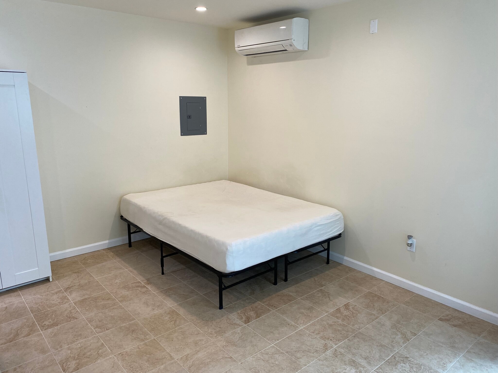 Building Photo - 6451 Bothwell Rd