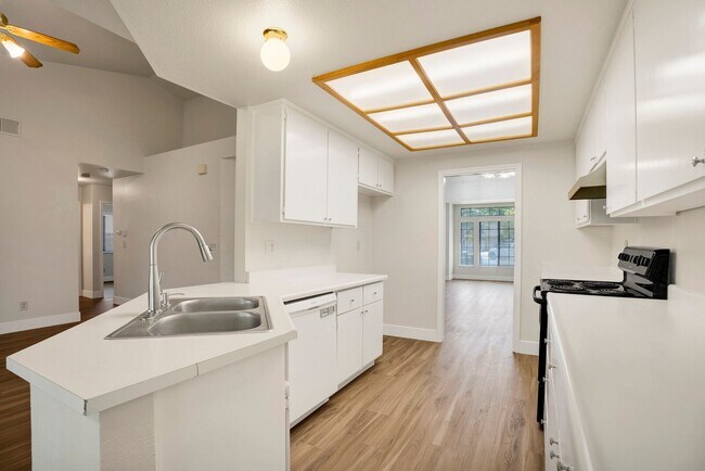 Building Photo - 14 Sea Anchor Ct