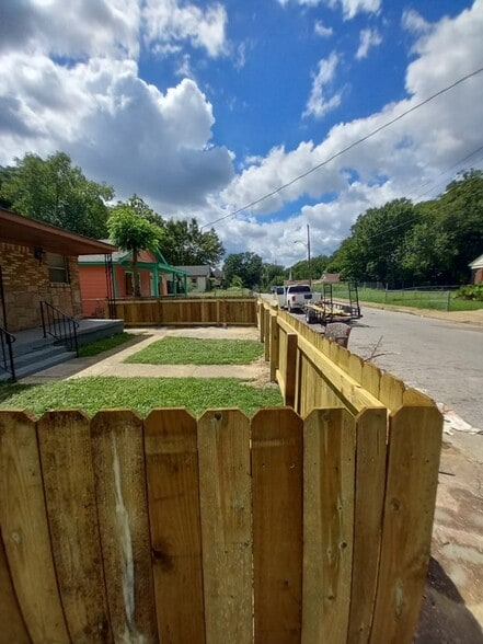 Building Photo - 2367 Hunter Ave