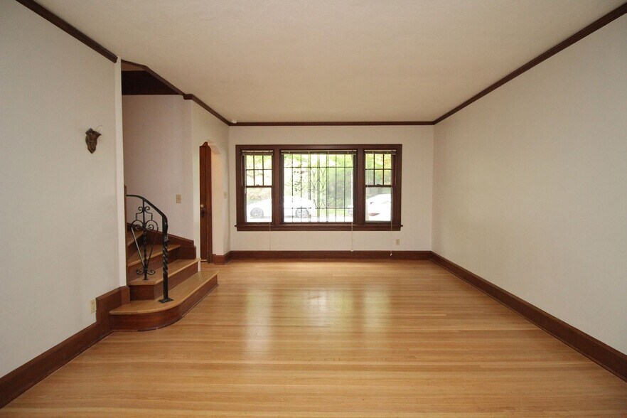 Building Photo - 2904-2914 SE Washington St & 606 SE 29th Ave