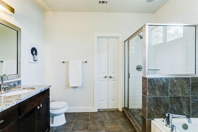 Building Photo - 1161 Ridgeway Dr