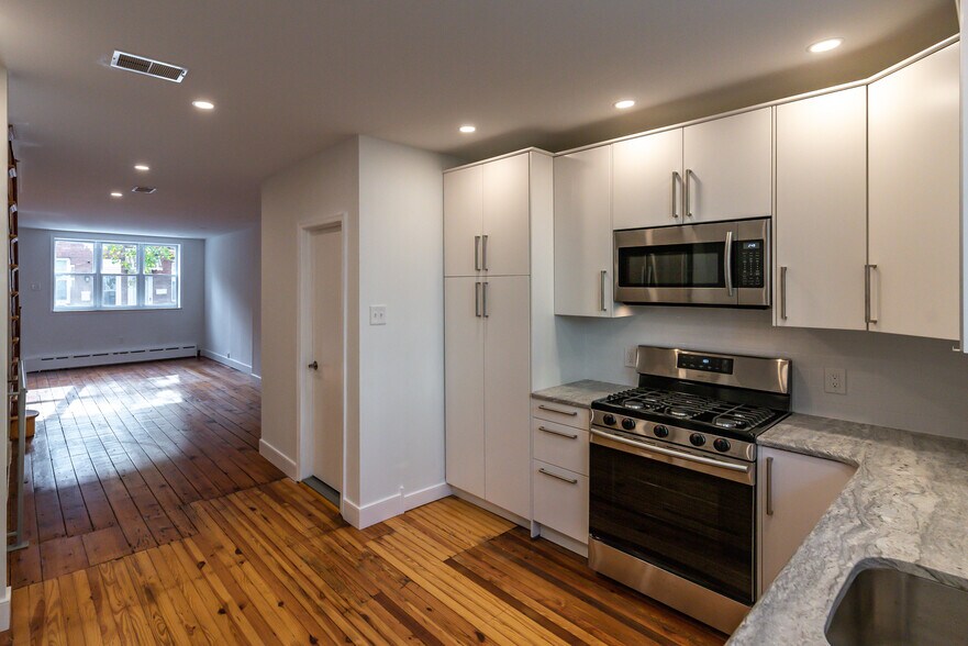 Building Photo - 1311 Sigel St