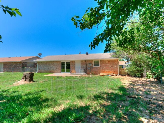 Building Photo - 4416 Meadowoak Dr