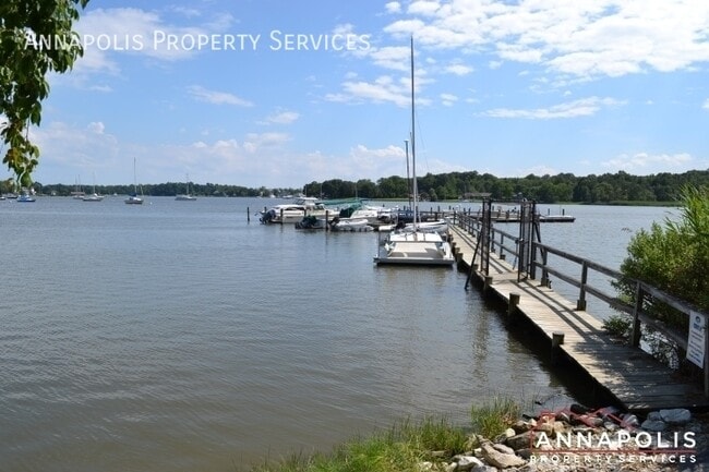 Building Photo - 1329 Washington Dr